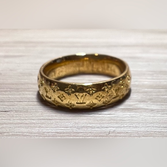 Jewelry - Gold Plated Monogram Lettered Flower Costume Eternity Ring, Size 9